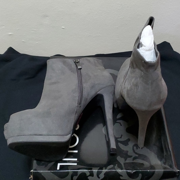 Heart Soul platform peeptoe bootie in Grey - Picture 3 of 3